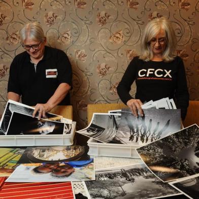  CAXIAS DO SUL, RS, BRASIL (23/10/2020)Casal Marilise e Afonso Cesa. Integrantes do Clube do Fotógrafo e personagens da reportagem sobre os 40 anos do clube.<!-- NICAID(14624265) -->