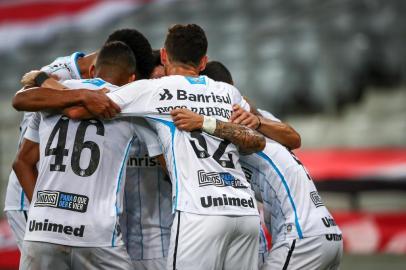 Gremio x AthleticoRS - FUTEBOL/CAMPEONATO BRASILEIRO 2020 /GREMIO X ATHLETICO - ESPORTES - Lance da partida entre Athletico e Gremio disputada na tarde deste domingo, na Arena da Baixada, em Curitiba, em partida valida pela Campeonato Brasileiro 2020. FOTO: LUCAS UEBEL/GREMIO FBPAEditoria: SPOIndexador: Lucas UebelSecao: futebolFonte: Gremio.netFotógrafo: Gremio x Athletico<!-- NICAID(14625771) -->