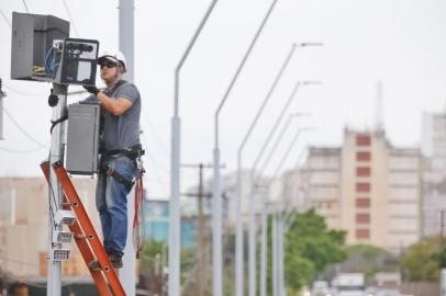  PORTO ALEGRE, RS, BRASIL,26/10/2020- Novo pardal instalado em Porto Alegre, na Avenida bento Gonçalves. Começa a multar meia-noite desta segunda-feira 26 de outubro de 2020. Foto: Lauro Alves / Agencia RBS<!-- NICAID(14625958) -->