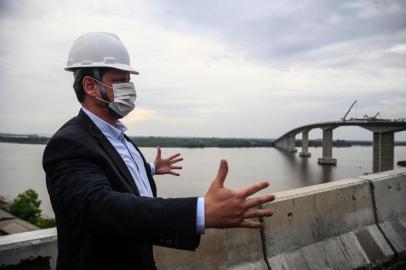  PORTO ALEGRE, RS, BRASIL - 2020.10.26 - Ministro Tarcísio Gomes visita obras da nova Ponte. (Foto: ANDRÉ ÁVILA/ Agência RBS)Indexador: Andre Avila<!-- NICAID(14626493) -->