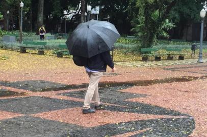  ****EM BAIXA****PORTO ALEGRE, RS, BRASIL,27/10/2020- Previsão do tempo: chuva em Porto Alegre, nesta terça feira.  Foto: Ronaldo Bernardi / Agencia RBS<!-- NICAID(14626812) -->