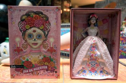 View of a Catrina Barbie doll at the Museum of the Old Mexican Toy in Mexico City on October 20, 2020. - For second year in a row, US toy company Mattel launched a Day of the Dead edition of the Barbie doll. (Photo by ALFREDO ESTRELLA / AFP)<!-- NICAID(14626832) -->