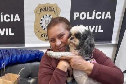 Cadela localizada após ser levada por ladrões durante roubo de carro em Porto Alegre<!-- NICAID(14627705) -->