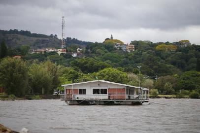  PORTO ALEGRE, RS, BRASIL, 28-10-2020: Prefeitura diz que Restaurante Flutuante Pérola Negra não tem autorização pra funcionar desde 2018 (FOTO FÉLIX ZUCCO/AGÊNCIA RBS, Editoria de Porto Alegre).<!-- NICAID(14627852) -->