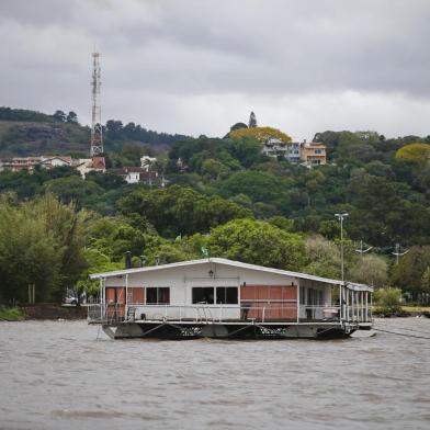  PORTO ALEGRE, RS, BRASIL, 28-10-2020: Prefeitura diz que Restaurante Flutuante Pérola Negra não tem autorização pra funcionar desde 2018 (FOTO FÉLIX ZUCCO/AGÊNCIA RBS, Editoria de Porto Alegre).<!-- NICAID(14627852) -->