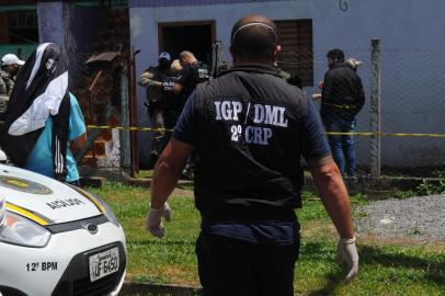  CAXIAS DO SUL, RS, BRASIL, 27/10/2020 - Família é assassinada dentro de casa no bairro Jardim Iracema, um homem, uma mulher grávida e uma criança. (Marcelo Casagrande/Agência RBS)<!-- NICAID(14627002) -->