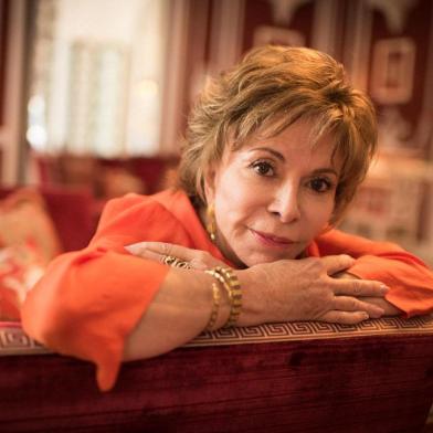 Isabel Allende<!-- NICAID(14630070) -->