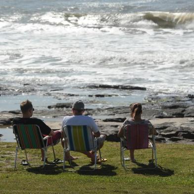  TORRES, RS, BRASIL (30/10/2020)Reportagem confere movimento no litoral norte na cidade de Torres. (Antonio Valiente/Agência RBS)<!-- NICAID(14630110) -->