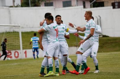 O Juventude derrotou o Paysandu por 2 a 0, nesta quinta-feira (29), pela terceira rodada com Campeonato Brasileiro de Aspirantes. Os dois gols foram marcados por Gabriel Aires. A partida ocorreu no estádio Homero Soldatelli, em Flores da Cunha. Com o resultado, o time da Serra chega a sete pontos conquistados, em nove disputados, e fica na liderança posição do Grupo B. Na próxima rodada, o time alviverde enfrenta o Ceará, no Centro de Treinamento Cidade Vozão, em Itaitinga. O jogo está marcado para o próximo domingo (1º), às 15h.  <!-- NICAID(14629454) -->