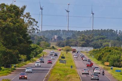 Movimento na Estrada do Mar<!-- NICAID(14631194) -->