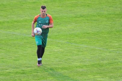  CAXIAS DO SUL, RS, BRASIL, 11/09/2020. Treino do Juventude no CT. O Ju está disputando a série B do Campeonato Brasileiro de 2020. Na foto, meia Wagner.  (Porthus Junior/Agência RBS)Indexador:                                 <!-- NICAID(14590289) -->