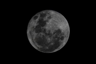 The "blue moon", the second full moon of a calendar month, is seen over Lanus, Buenos Aires province, Argentina, on October 31, 2020. (Photo by ALEJANDRO PAGNI / AFP)<!-- NICAID(14631381) -->