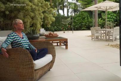 Xuxa durante entrevista ao Fantástico<!-- NICAID(14631901) -->