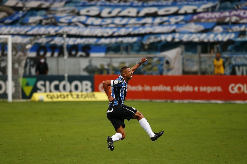 Com gols de David Braz e Orejuela, Grêmio vence o Bragantino na Arena | GZH