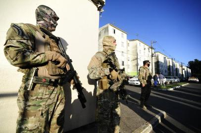  CANOAS,RS,BRASIL.2020.11,03.Operação Arrebatador para prender traficantes que atuavam em dois condominios,minha casa minha vida,operaçõa integrada Policia Civil e Briagada Militar.(RONALDO BERNARDI/AGENCIA RBS).<!-- NICAID(14632918) -->