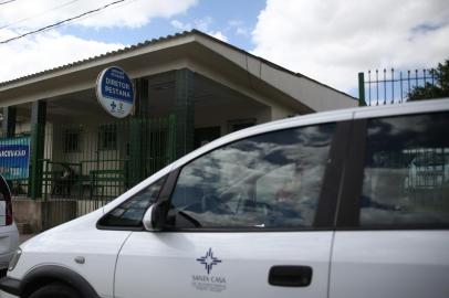  PORTO ALEGRE, RS, BRASIL - Postos terceirizados. Reportagem da série vida real sobre a terceirização dos postos de saúde, iniciada na atual gestão. Fotografamos a Unidade de Saúde Diretor Pestana, na Rua Dona Teodora, 1016, no bairro Humaitá. (Foto: Jefferson Botega/Agencia RBS)Indexador: Jefferson Botega<!-- NICAID(14630698) -->