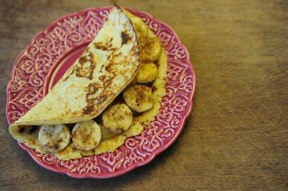  PORTO ALEGRE, RS, BRASIL, 24-02-2015: Receita de Panqueca de Banana, para o caderno Gastrô por Destemperados (FOTO FÉLIX ZUCCO/AGÊNCIA RBS, Editoria Destemperados).<!-- NICAID(11220455) -->