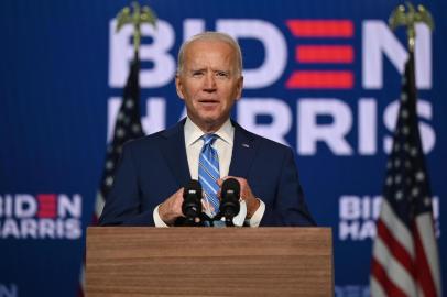  Democratic Presidential candidate Joe Biden speaks at the Chase Center in Wilmington, Delaware, on November 4, 2020. - President Donald Trump and Democratic challenger Joe Biden are squaring off for what could be a legal battle for the White House, running neck-and-neck in the electoral vote count, and several battleground states still in play on November 4. (Photo by JIM WATSON / AFP)Editoria: POLLocal: WilmingtonIndexador: JIM WATSONSecao: electionFonte: AFPFotógrafo: STF<!-- NICAID(14634997) -->