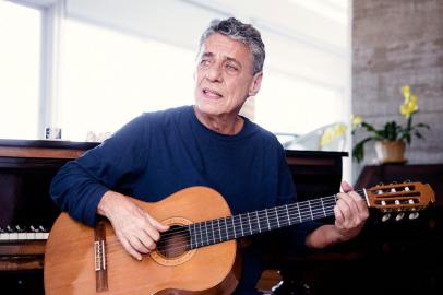 Chico Buarque<!-- NICAID(13341828) -->