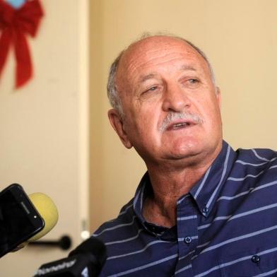  CAXIAS DO SUL, RS, BRASIL, 12/12/2017 - Ex-técnico da seleção Brasilleira, Luiz Felipe Scolari, o Felipão, esteve na cidade e visitou o hospital Pómpéia. Scolari é padrinho do hospital. Ele conversou com a imprensa sobre o Grêmio no Mundial e sobre a Seleção comandada por Tite. (Marcelo Casagrande/Agência RBS)<!-- NICAID(13320805) -->