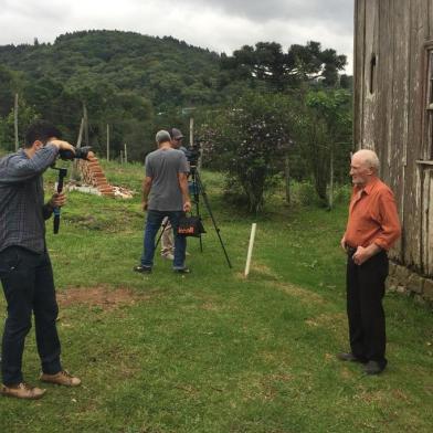 Gravações na Serra do documentário Legado Italiano, da diretora Márcia Monteiro. Na foto, a propriedade de Neldo Cavion, que tem uma casa centenário em São Marcos da Linha Feijó<!-- NICAID(13222956) -->