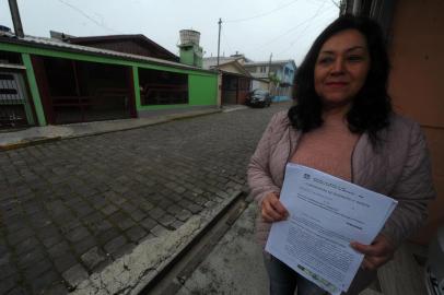  CAXIAS DO SUL, RS, BRASIL, 29/10/2020 - Lucimara Salete Wosniak é case de reportagem sobre desafios do próximo prefeito de Caxias. Um deles, é a regularização fundiária. Mari é presidentedo Floresta II e tem busca legalizar a situação dos terrenos do bairro. (Marcelo Casagrande/Agência RBS)<!-- NICAID(14629329) -->