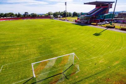  PASSO FUNDO, RS, BRASIL, 13/01/2016 : Blitz dos estádios do Gauchão - Vermelhão da Serra (Passo Fundo). Visita aos 12 estádios do Interior que receberão jogos do Campeonato Gaúcho de 2016. Verificaremos itens como gramado, vestiários (visitante e arbitragem), acomodações (arquibancadas e cadeiras) e casamatas (banco de reservas) dos adversários. (Omar Freitas/Agência RBS)Local: Passo Fundo<!-- NICAID(11962314) -->