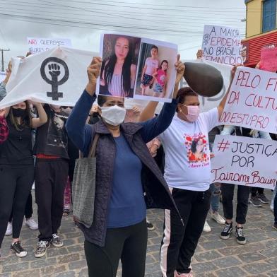 Protesto pacífico nas ruas de São Lourenço do Sul pedindo justiça no caso de Tairane Bauer Macedo<!-- NICAID(14637375) -->