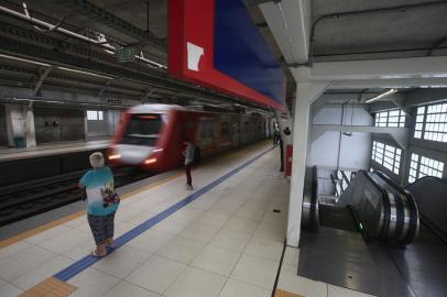  NOVO HAMBURGO, RS, BRASIL - 2020.10.23 - Após força tarefa, Trensurb conserta algumas escadas rolante. Na estação Santo Afonso, em Novo Hamburgo, uma das escadas ainda está fora de serviço. (Foto: ANDRÉ ÁVILA/ Agência RBS)<!-- NICAID(14624700) -->