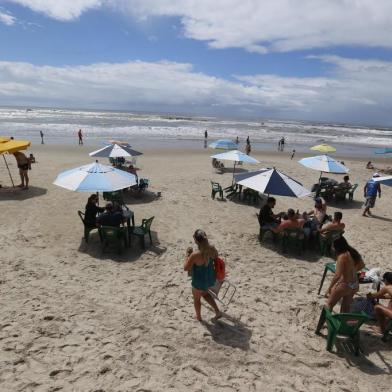  CAPÃO DA CANOA, RS, BRASIL - 01.11.2020 - Ambiental na praia de Capão da Canoa, litoral norte do RS. (Foto: Lauro Alves/Agencia RBS)<!-- NICAID(14631448) -->