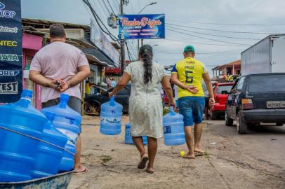 APAGÃO NO AMAPÁAP - MACAPA/APAGÃO - INTERNACIONAL - Amapá sofre apagão após incêndio em subestação; Macapá decreta calamidade pública e população sofre com crise de desabastecimento no Amapá, gerando filas em postos e falta de água. 07/11/2020 - Foto: MAKSUEL MARTINS/FOTOARENA/FOTOARENA/ESTADÃO CONTEÚDOEditoria: INTERNACIOLocal: MACAPÁIndexador: MAKSUEL MARTINSFonte: 1989028Fotógrafo: FOTOARENA<!-- NICAID(14637575) -->