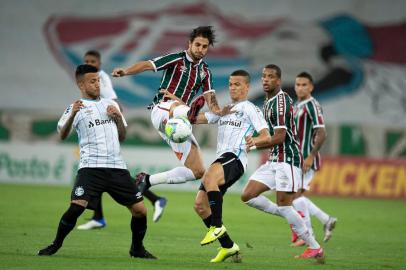 BRASILEIRO A 2020, FLUMINENSE X GRÊMIORJ - BRASILEIRO A 2020, FLUMINENSE X GRÊMIO - ESPORTES - BRASILEIRO A 2020, FLUMINENSE X GRÊMIO - Hudson jogador do Fluminense disputa lance com Matheus Henrique e Darlan jogadores do Grêmio durante partida no estádio Maracanã pelo campeonato Brasileiro A 2020. 08/11/2020 - Foto: JORGE RODRIGUES/AGIF - AGÊNCIA DE FOTOGRAFIA/AGIF - AGÊNCIA DE FOTOGRAFIA/ESTADÃO CONTEÚDOEditoria: ESPORTESLocal: RIO DE JANEIROIndexador: JORGE RODRIGUESFotógrafo: AGIF - AGÊNCIA DE FOTOGRAFIA<!-- NICAID(14637876) -->