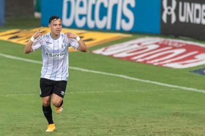 FLUMINENSE X GRÊMIORJ - BRASILEIRÃO/FLUMINENSE X GRÊMIO - ESPORTES - Pepê, do Grêmio, comemora seu go em partida contra o Fluminense, válida pela 20ª rodada   do Campeonato Brasileiro 2020, no Estádio do Maracanã, no Rio de Janeiro, na noite deste   domingo (8).   08/11/2020 - Foto: MAGA JR/O FOTOGRÁFICO/ESTADÃO CONTEÚDOEditoria: ESPORTESLocal: RIO DE JANEIROIndexador: MAGA JRFonte: OfotograficoFotógrafo: O FOTOGRÁFICO<!-- NICAID(14637914) -->