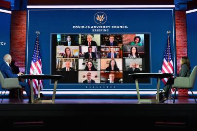 US President-elect Joe Biden(L) and US Vice President-elect Kamala Harris speak virtually with the Covid-19 Advisory Council during a briefing at The Queen theatre on November 9, 2020 in Wilmington, Delaware. (Photo by Angela Weiss / AFP)<!-- NICAID(14638527) -->