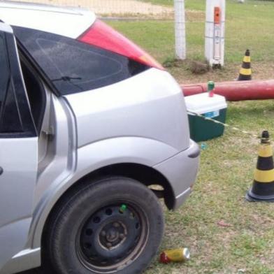  A Brigada Militar e a Polícia Civil de Serafina Corrêa registraram na madrugada desta segunda-feira (9) o homicídio de um homem de 29 anos. Além de um homem de 25 anos ter sido encontrado ferido.<!-- NICAID(14638542) -->