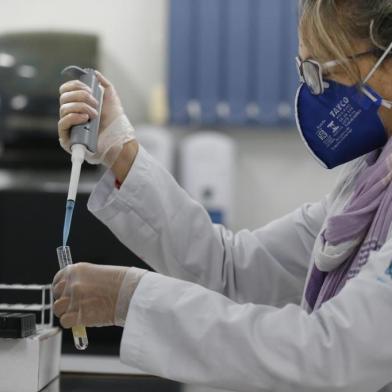  PORTO ALEGRE, RS, BRASIL - 02.07.2020 - Hospital São Lucas da PUCRS é um dos 12 centros que serão responsáveis pelos testes da CoronaVac, vacina chinesa contra o coronavírus. (Foto: Lauro Alves/Agencia RBS)<!-- NICAID(14536268) -->