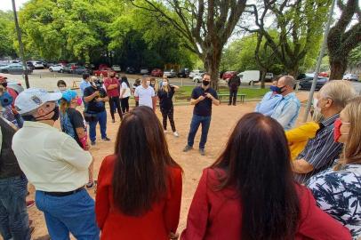 Além das reuniões de estratégia de campanha, Marchezan visitou unidades de saúde na Avenida Assis Brasil e no IAPI. À tarde, participou de uma live sobre o futuro da educação infantil e faria encontros com líderes nas áreas de assistência social e gastronomia. Por fim, gravaria os últimos programas de TV. A campanha de rádio e TV se encerra nesta quinta-feira (12). Foto: Rodger Timm/Divulgação<!-- NICAID(14640542) -->