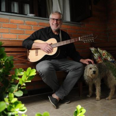  CAXIAS DO SUL, RS, BRASIL (12/11/2020)Violinista Valdir Verona, personagem da série A Arte não Para. (Antonio Valiente/Agência RBS)<!-- NICAID(14641065) -->