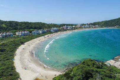 Praia de Quatro Ilhas, Bombinhas (SC)<!-- NICAID(14627261) -->