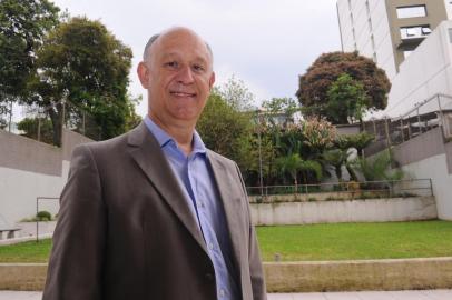  CAXIAS DO SUL, RS, BRASIL, 29/09/2020 - Candidato a prefeito pelo PT, Pepe Vargas. Foto pra série de entrevistas-perfis que o João Pulita está fazendo: candidatos estão escolhendo um lugar que gostam de ficar. (Marcelo Casagrande/Agência RBS)<!-- NICAID(14605835) -->