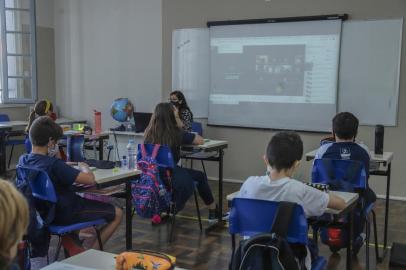  PORTO ALEGRE, RS, BRASIL - 11.11.2020 - Como está o retorno das aulas presenciais nas escolas privadas? Na imagem, o Colégio Dom Bosco, localizado na Rua Dr. Eduardo Chartier, 360 - Higienópolis. (Foto: Isadora Neumann/Agencia RBS)Indexador: ISADORA NEUMANN<!-- NICAID(14640371) -->