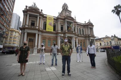  PORTO ALEGRE, RS, BRASIL - 12.11.2020 -  O que eu espero do próximo prefeito de Porto Alegre? Entrevistamos moradores da Capital em frente ao paço municipal. Ouvimos um pouco da história de cada um, como a pandemia afetou suas vidas e o que eles esperam da próxima gestão da cidade. (Foto: Jefferson Botega/Agencia RBS)Indexador: Jefferson Botega