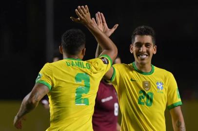  Brazils Roberto Firmino (R) celebrates with teammate Danilo after scoring against Venezuela during their closed-door 2022 FIFA World Cup South American qualifier football match at Morumbi Stadium in Sao Paulo, Brazil, on November 13, 2020. (Photo by NELSON ALMEIDA / various sources / AFP)Editoria: SPOLocal: Sao PauloIndexador: NELSON ALMEIDASecao: soccerFonte: AFPFotógrafo: STF<!-- NICAID(14642858) -->