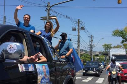 Nelson Marchezan Jr. participou de três carreatas neste domingo. As comitivas se movimentam rumo a zona central a partir de três bairros periféricos: Restinga, pela manhã; Lomba do Pinheiro, no início da tarde; e Rubem Berta, para encerrar o dia. <!-- NICAID(14642934) -->