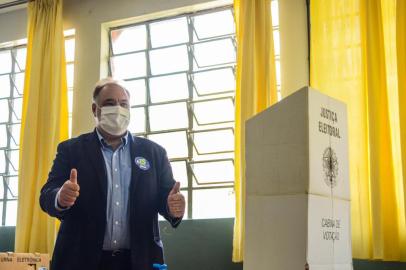 Eleições: candidatos e políticos votam em Caxias.<!-- NICAID(14643273) -->