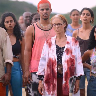 bacurau, com sonia braga<!-- NICAID(14206211) -->