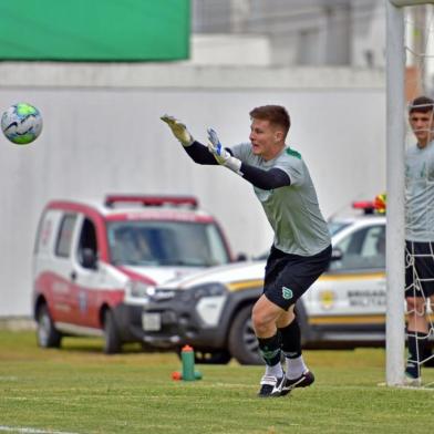 O goleiro Samuel Deuner, do Juventude, é o personagem desta semana na série de olho na base. <!-- NICAID(14641426) -->