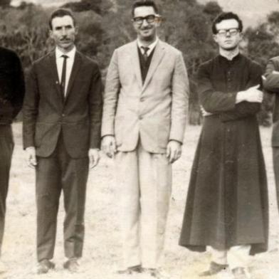 Manoel João Brocca (Nelo Brocca), Aniceto Patrício Réus, Learcino Norberto Maciel (Prefeito de Praia Grande), Padre Mariano Callegari e José Querino Nunes (Juca, ex-prefeito de Praia Grande). Comemoração de um ano da Paróquia Senhor Bom Jesus<!-- NICAID(12884563) -->