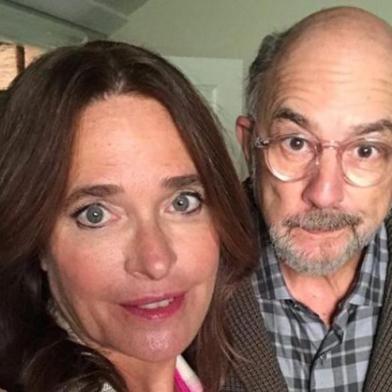  Richard Schiff, conhecido por séries como The Good Doctor, The Affair e The West Wing, revelou que foi levado para o hospital após ter recebido resultado positivo para Covid-19.<!-- NICAID(14645859) -->