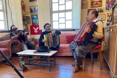 Série Causos e Gaitas, com Rafael De Boni. Na foto, entrevista com Gilney Bertussi<!-- NICAID(14645458) -->